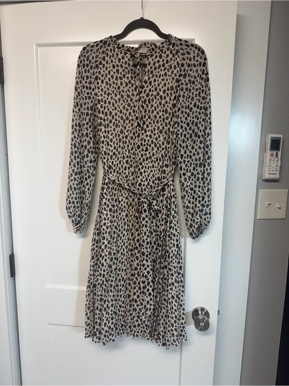 Ann Taylor Beige and Black Leopard-Print Long Sleeve Tie-Waist Dress - Picture 2 of 3